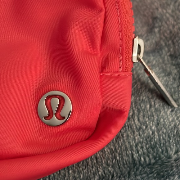 Lululemon Everywhere Belt Bag in Pale Raspberry - Picture 3 of 5